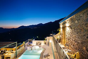 Mirthea Suites