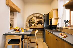 Mirthea Suites