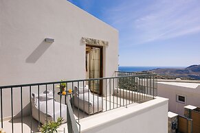 Mirthea Suites