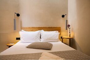 Mirthea Suites