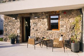 Mirthea Suites