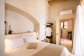 Mirthea Suites