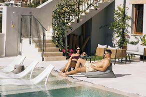 Mirthea Suites
