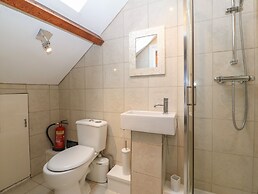 Apartment 2, Gorwel Glas