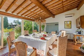 Villa Lorena a Vintage Family Villa