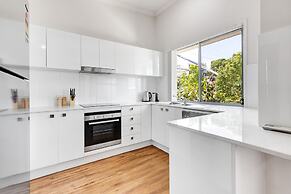 MARJ12- Stylish and Spacious Apartment