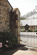Hôtel Les Voisins Beaucemaine