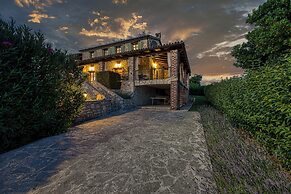 Villa Amyra With Pool