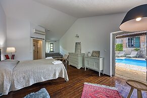 Villa Amyra With Pool