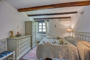 Villa Amyra With Pool