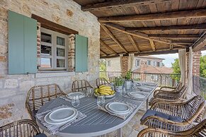 Villa Amyra With Pool