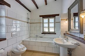 Villa Amyra With Pool