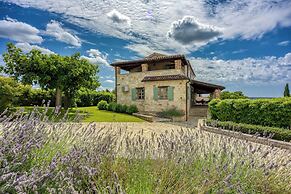 Villa Amyra With Pool