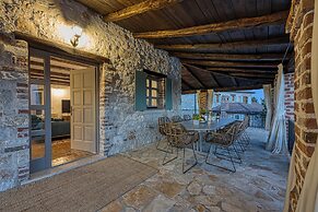 Villa Amyra With Pool