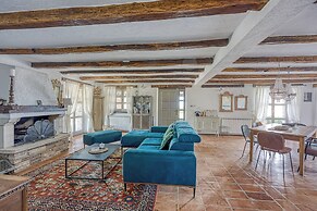 Villa Amyra With Pool