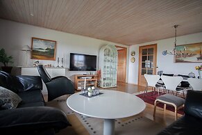4 Br House / Capital / Cheerful /Nature