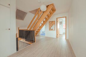 Sea View Apt / Central / Spacious / Free Parking
