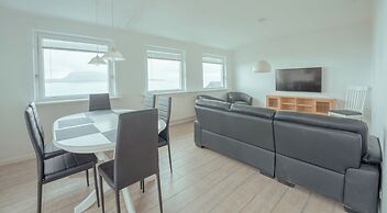 Sea View Apt / Central / Spacious / Free Parking