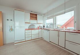 Sea View Apt / Central / Spacious / Free Parking