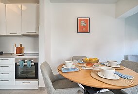 A2- Luxury apt w big Balcony, 4 min Walk to Beach
