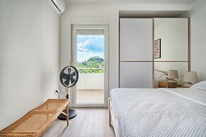 A2- Luxury apt w big Balcony, 4 min Walk to Beach