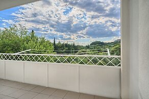 A2- Luxury apt w big Balcony, 4 min Walk to Beach