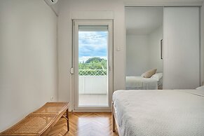 A1-luxury apt w big Balcony, 4 min Walk to Beach