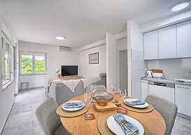 A1-luxury apt w big Balcony, 4 min Walk to Beach