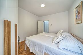 A1-luxury apt w big Balcony, 4 min Walk to Beach