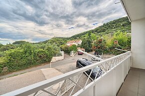 A1-luxury apt w big Balcony, 4 min Walk to Beach