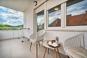 A 2 Spacious apt w big Balcony,4 min Walk to Beach