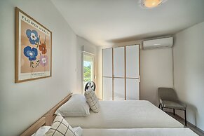 A 2 Spacious apt w big Balcony,4 min Walk to Beach