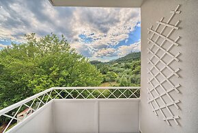 A 2 Spacious apt w big Balcony,4 min Walk to Beach