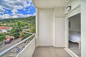 A 2 Spacious apt w big Balcony,4 min Walk to Beach