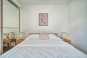 A 2 Spacious apt w big Balcony,4 min Walk to Beach