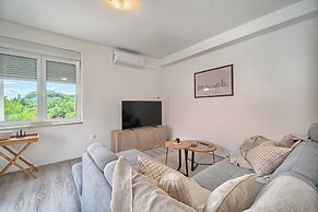 A 2 Spacious apt w big Balcony,4 min Walk to Beach