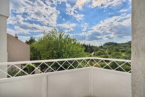 A 2 Spacious apt w big Balcony,4 min Walk to Beach