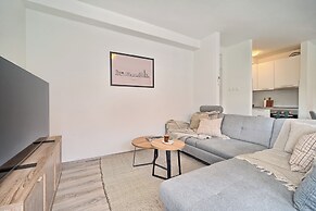 A 2 Spacious apt w big Balcony,4 min Walk to Beach