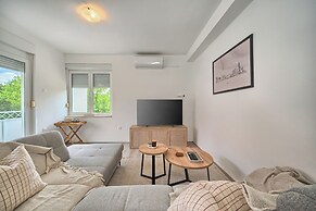 A 2 Spacious apt w big Balcony,4 min Walk to Beach