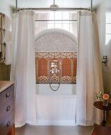 Henry's Townhouse