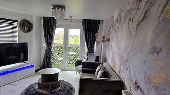 Luxurious two Bedrooms Apartment Slough
