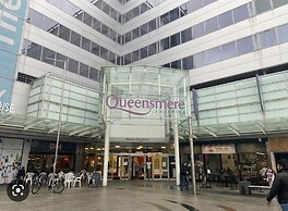 Luxurious two Bedrooms Apartment Slough
