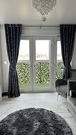 Luxurious two Bedrooms Apartment Slough