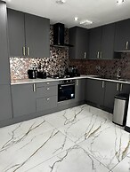 Luxurious two Bedrooms Apartment Slough