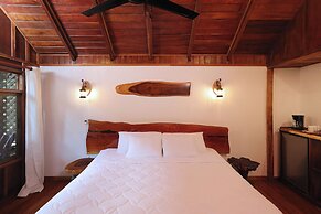 Natural Green Lodge