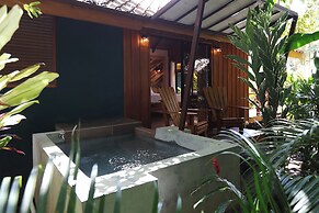 Natural Green Lodge