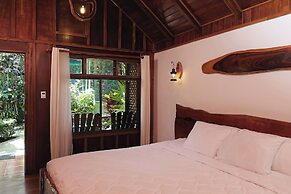 Natural Green Lodge