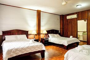 Natural Green Lodge