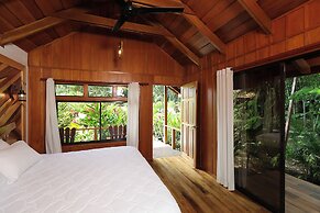 Natural Green Lodge