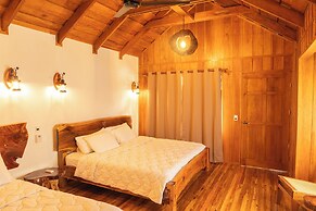 Natural Green Lodge